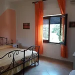 Locazione In Pittinuri בית הארחה 3*