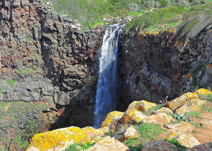 Locazione In Pittinuri בית הארחה 3*